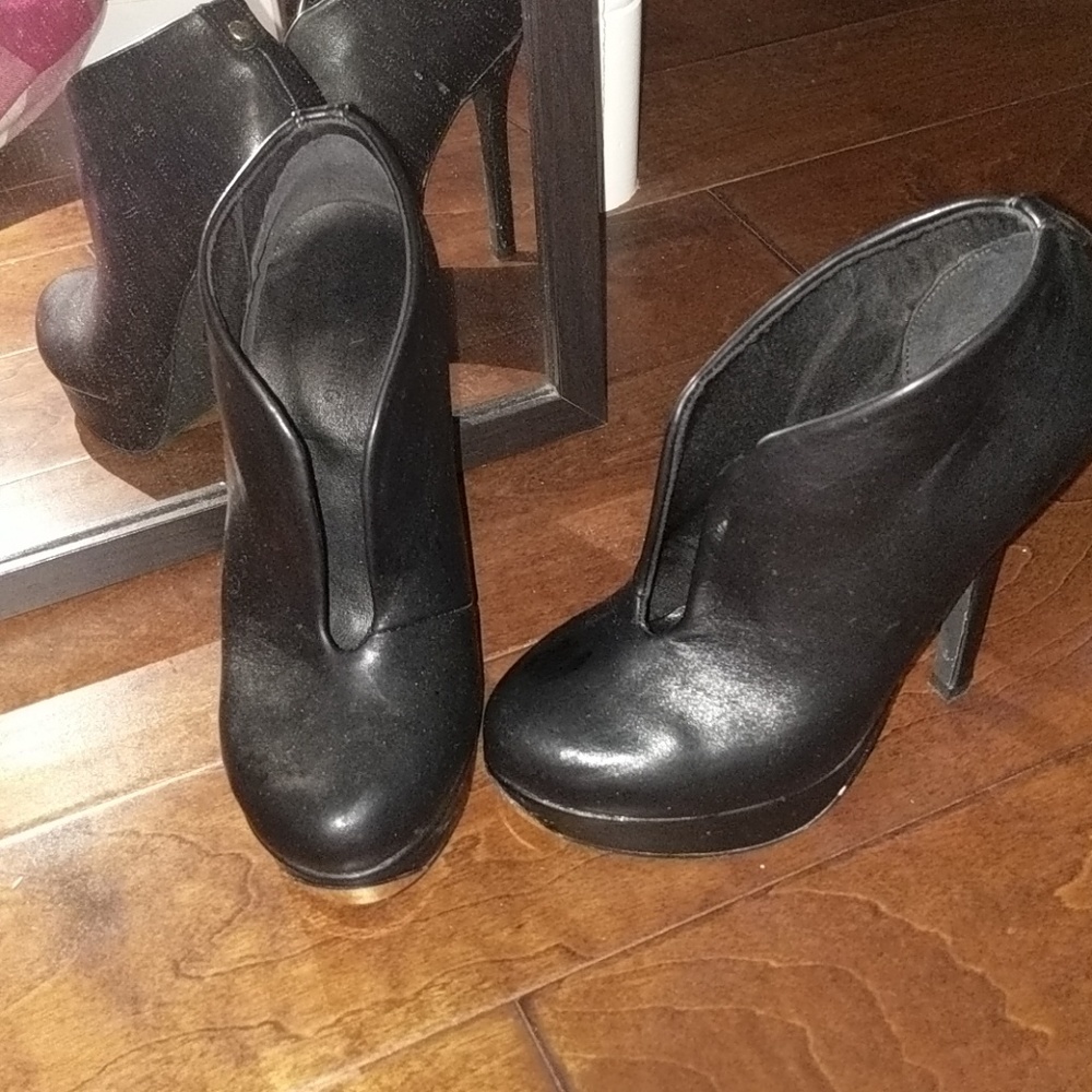 Call it spring ankle booties ( burley)